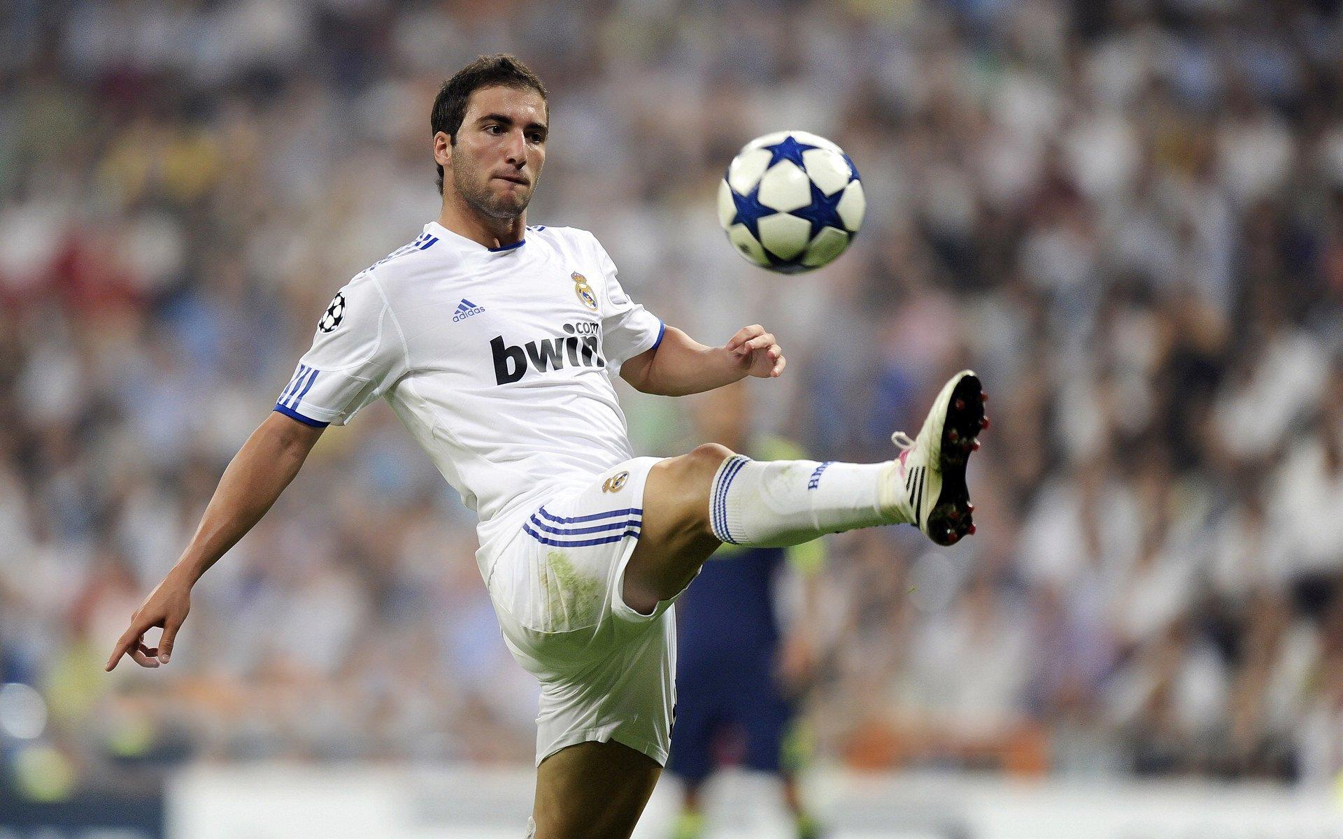 西媒曝阿尔古亚西尔亲赴沙特，力邀老将伊利亚拉门迪加盟利雅得青年队