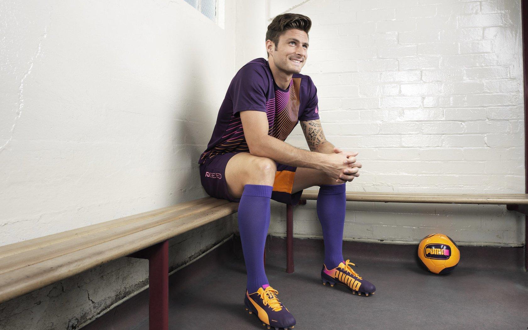 内马尔社媒暖心祝福帕雷德斯，新篇章启程，友谊跨越绿茵场