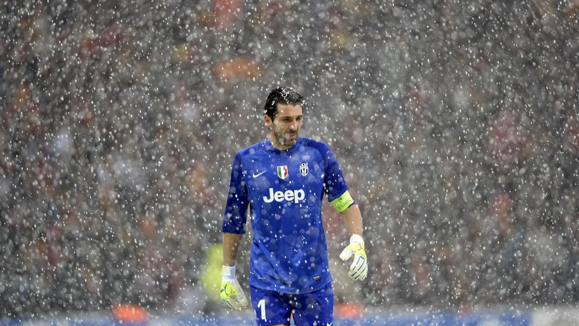 尤文图斯财务困境，出售道格拉斯·路易斯成关键，3897万欧元成盈亏分水岭